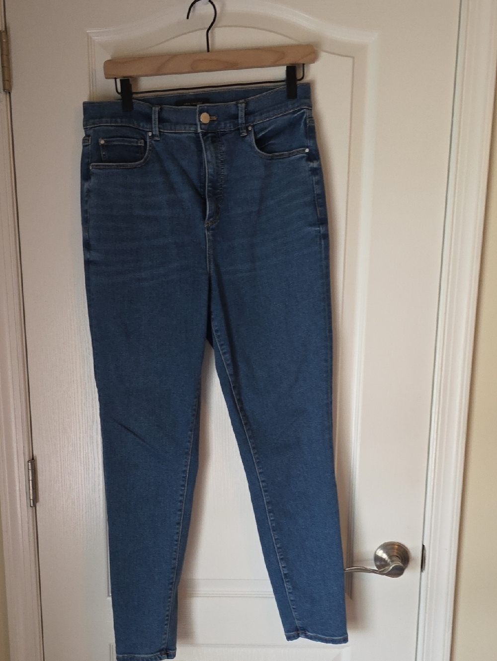 Ann Taylor The Skinny Jeans in Medium Blue Wash